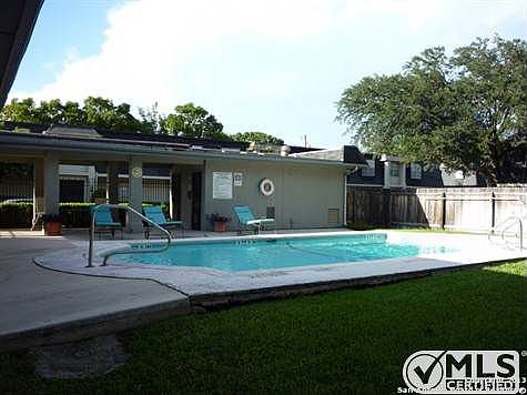 5th image of 7834 Broadway St #208