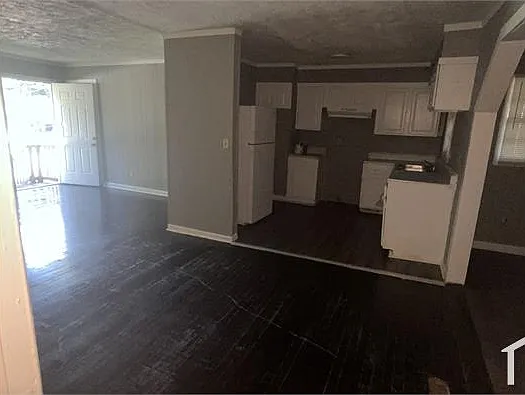 3 bed, $2,000 — Photo 2
