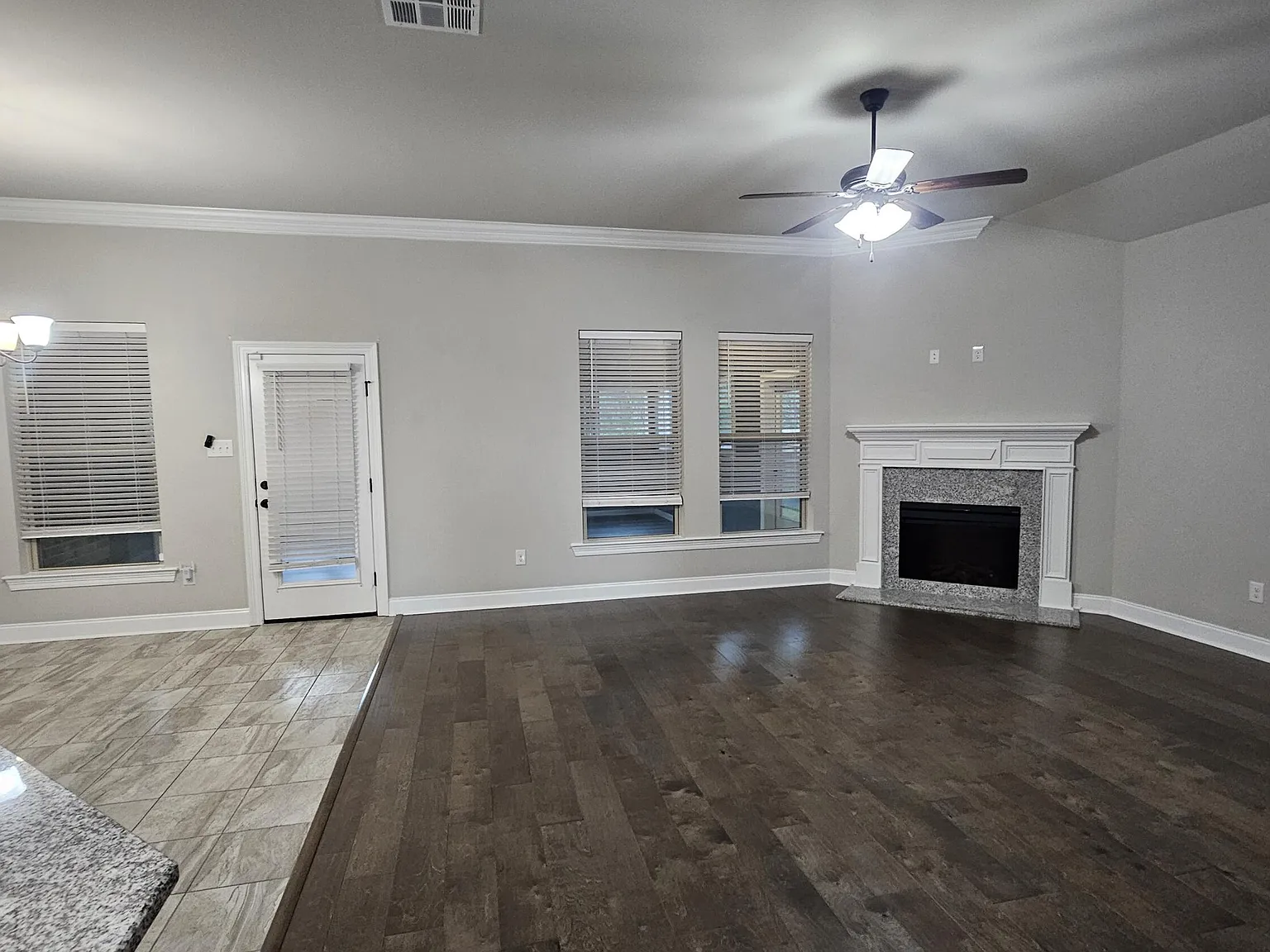 3 bed, 2.0 bath, 1710 sqft, $2,000 — Photo 2