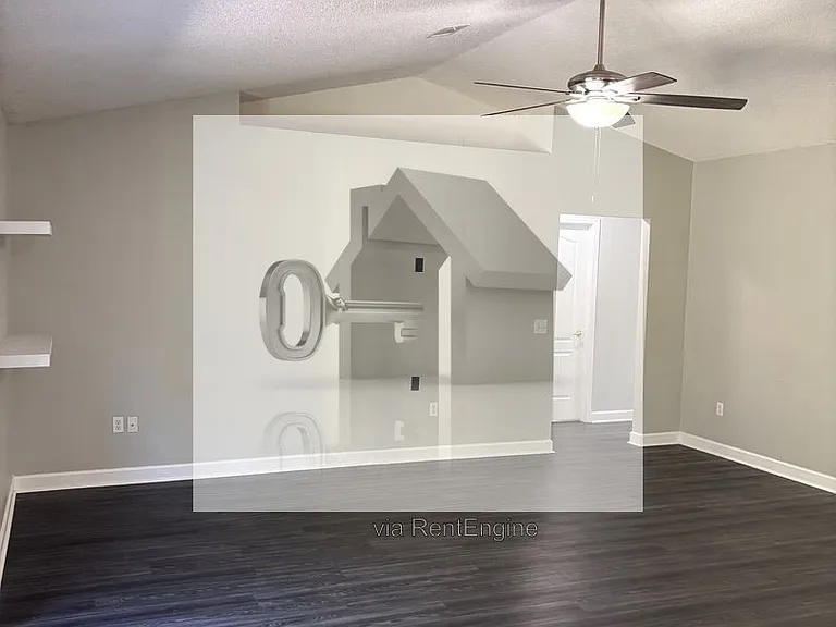 1068 Joaquin Rd — Photo 4