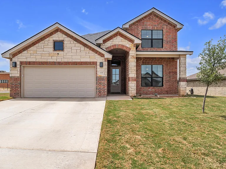 2726 Shirley Dr — Photo 1