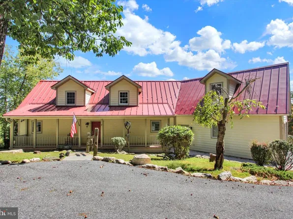 1060 Kuhn Rd, Boiling Springs, PA 17007