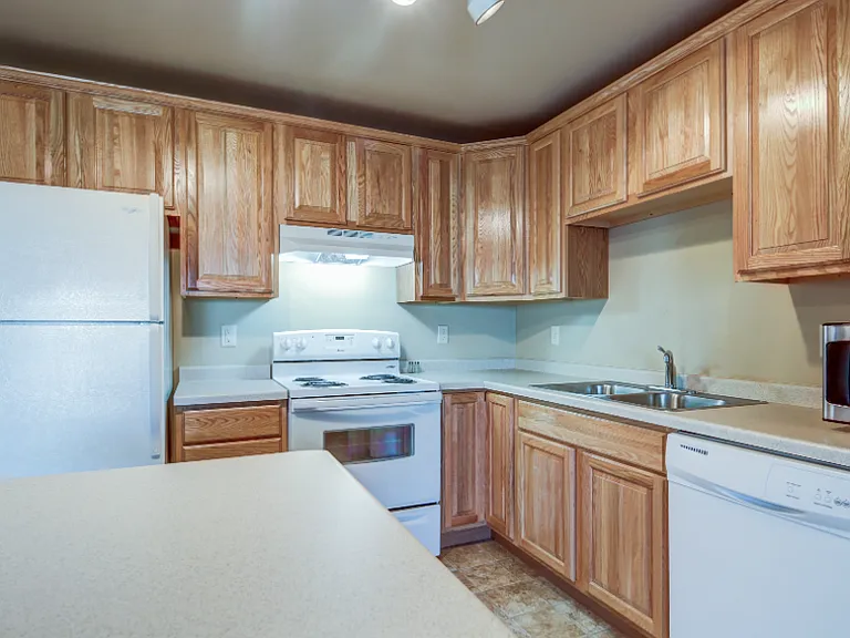 Ontario Road Apartment — Photo 4