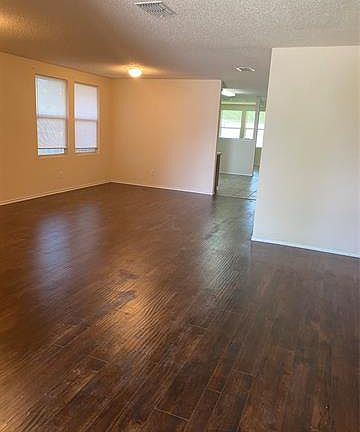5th image of 704 Ashford Ln
