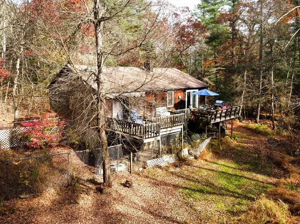 49 Pierce Ave, Lakeville, MA 02347