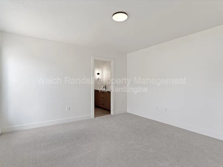 837 E 300 N — Photo 14