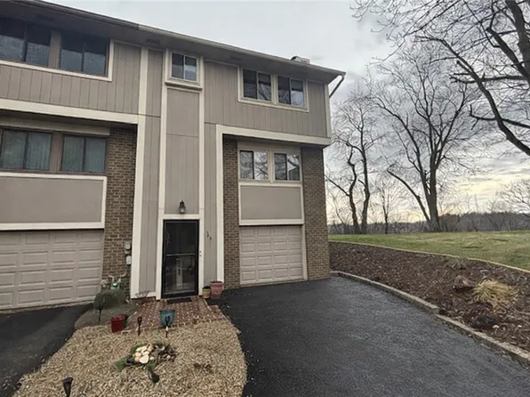 122 Rampart Ct, New Kensington, PA 15068