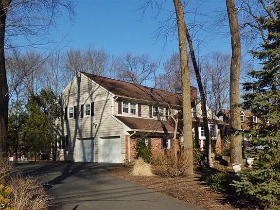 4th image of 51 Pitcairn Dr