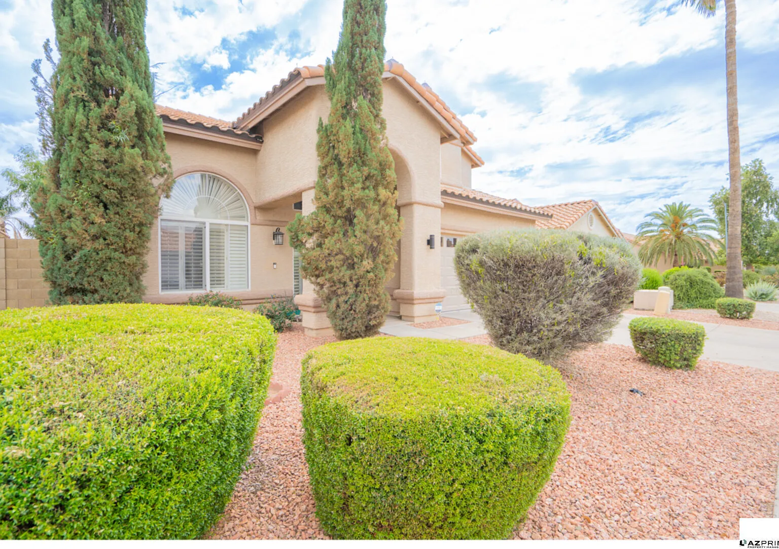 This Charming and Spacious 4/2.5 Single Family Phoenix house is Perfect for Comfortable Living! — Photo 3