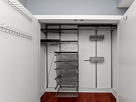 5th image of 2058 N Campbell Ave #1W