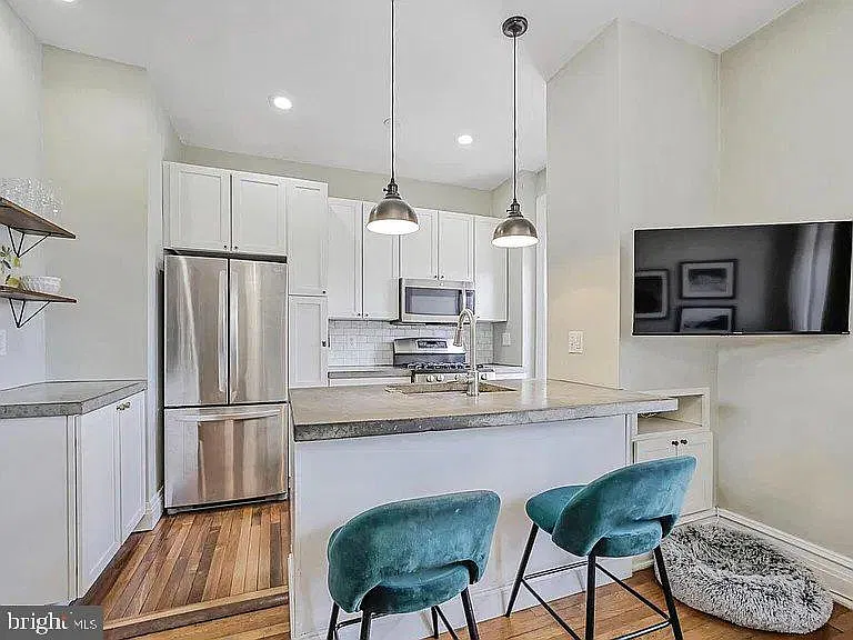 1 bed, 1.0 bath, 845 sqft, $2,350 — Photo 3