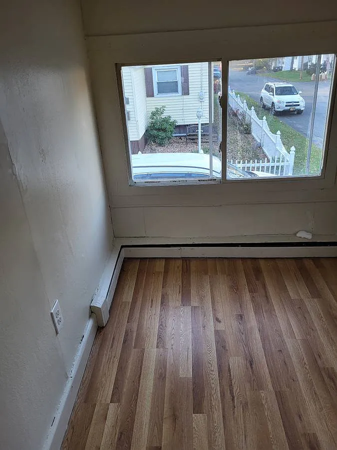 2 bed, 700 sqft, $1,350 — Photo 3