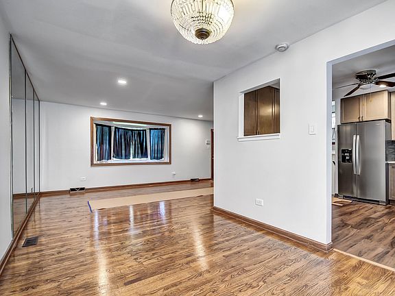 5th image of 839 E 166th Pl