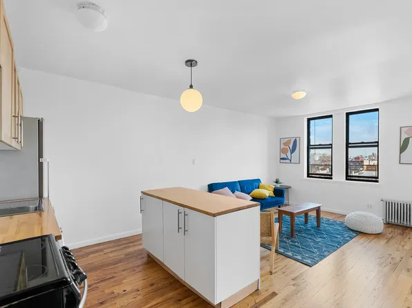 90 Downing Street image 1 of 7