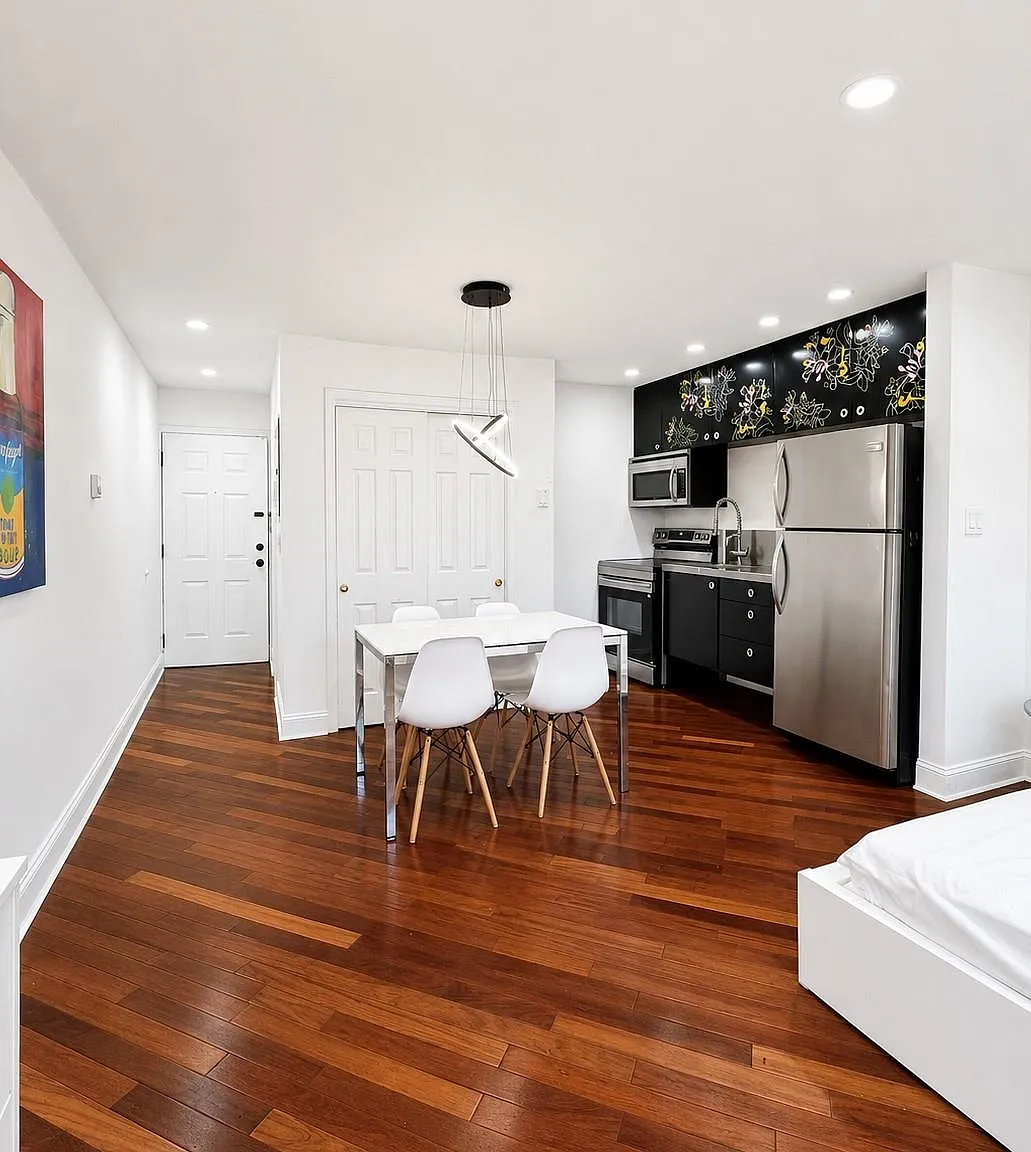 1 bed, 350 sqft, $1,900 — Photo 2