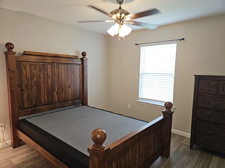 1005 Evergreen Ln — Photo 6