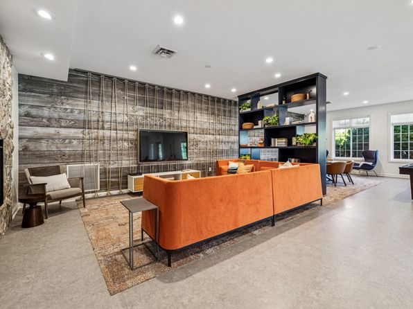 701 Lakeside Dr #711-203