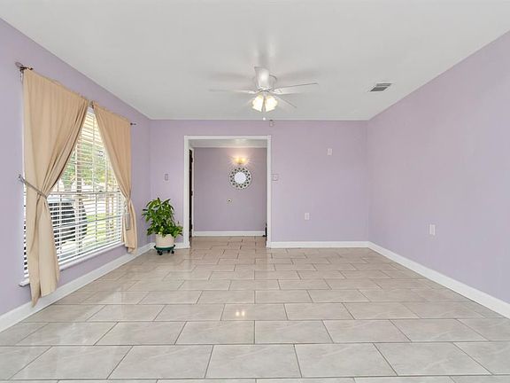 3rd image of 931 Fruitvale Dr