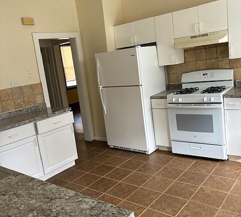 5th image of 379 Hawley Ave #2