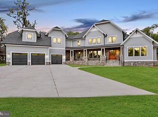 5532 Summit St, Centreville, VA 20120