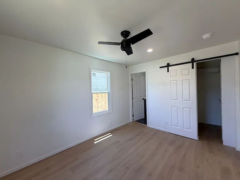 219 S G St — Photo 10
