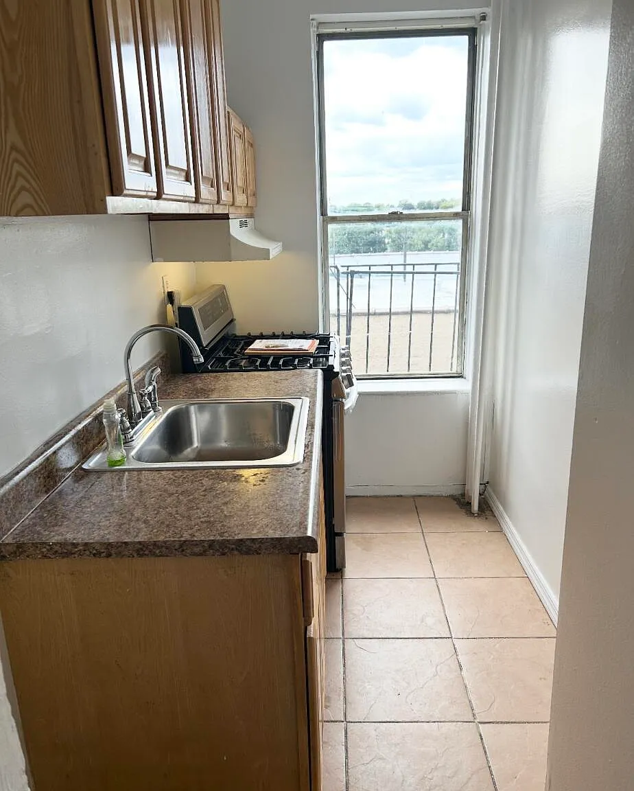 1 bed, 1.0 bath, 9000 sqft, $2,734 — Photo 2