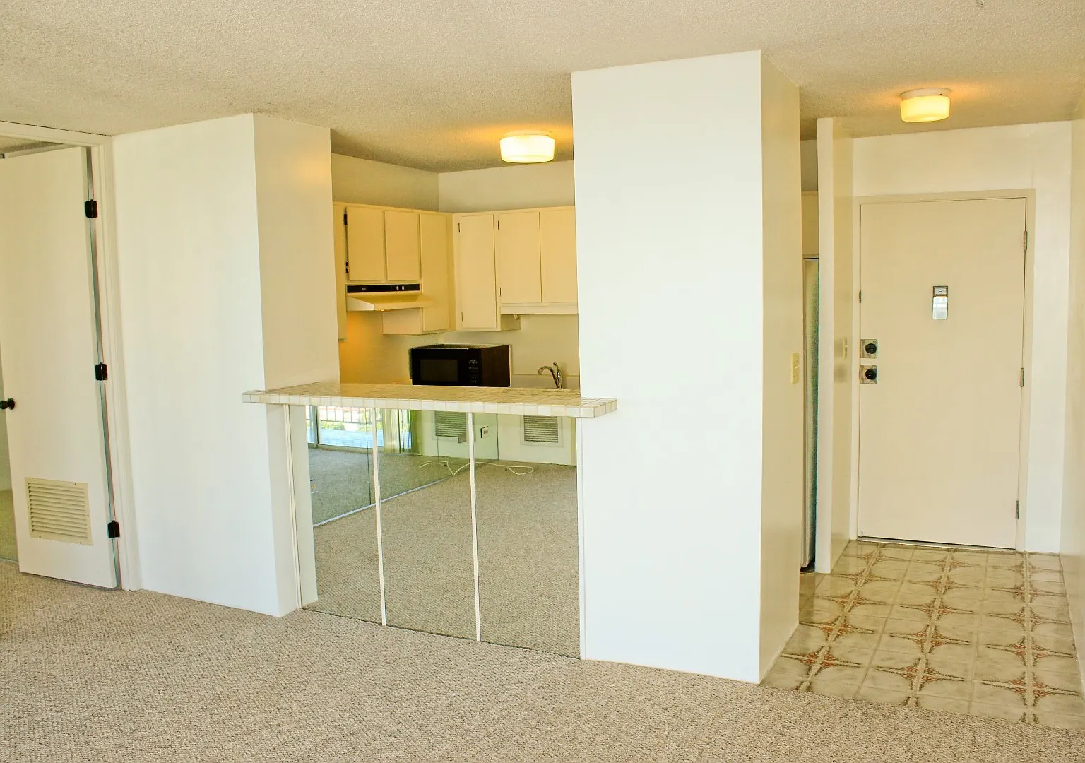 City and Coastal Views from Pavilion at Waikiki — Photo 4