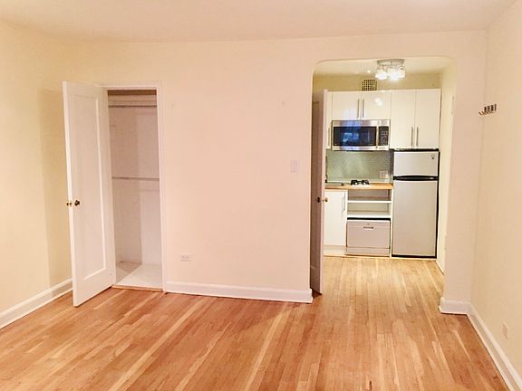 3rd image of 421 E 50th St APT 1F