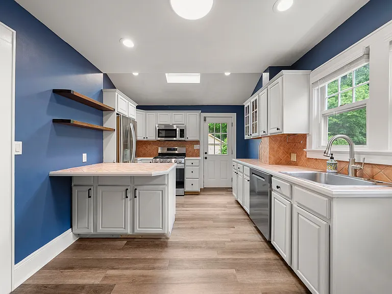 243 Jefferson Ave — Photo 9