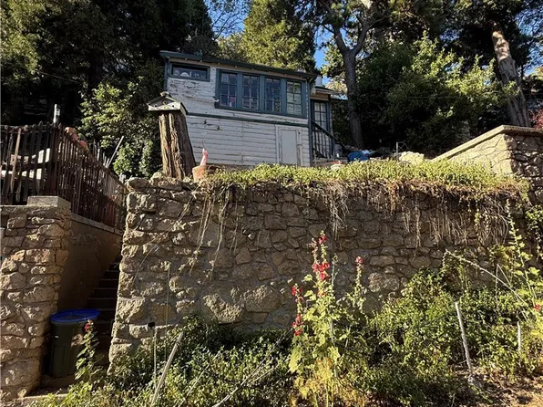 25141 Grand View Dr, Crestline, CA 92325