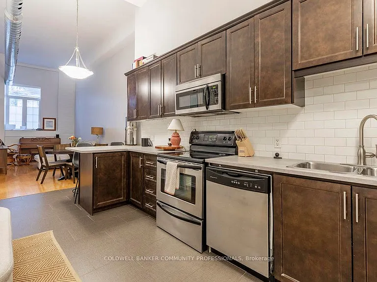 80 King William St #112 — Photo 10