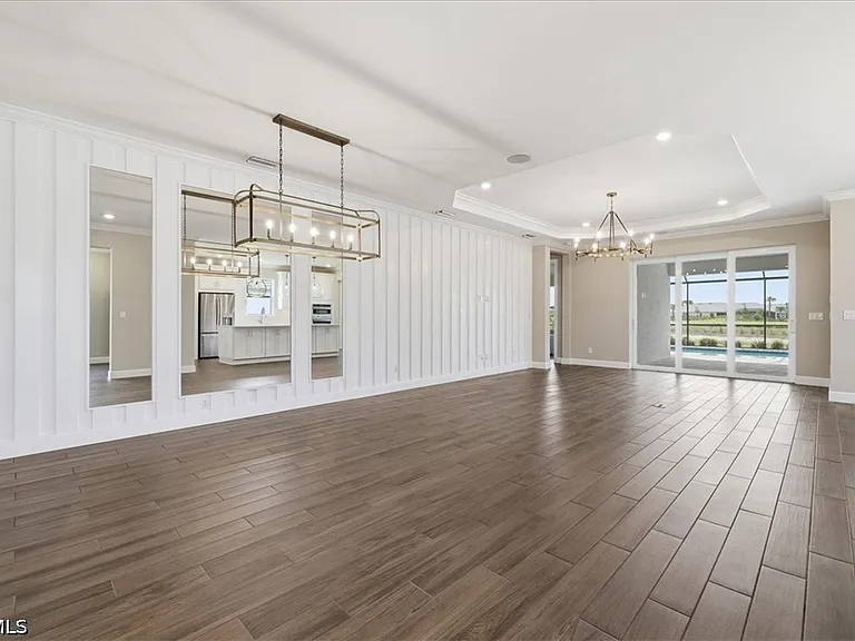 26801 Victoria Pl — Photo 7