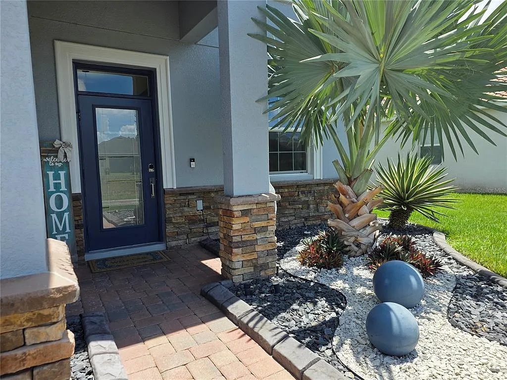 4 bed, 3.0 bath, 2600 sqft, $2,900 — Photo 3
