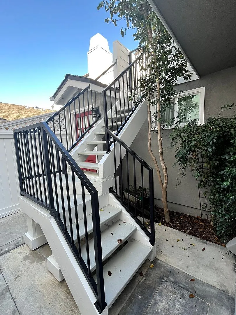 Building Photo - 602.5 Narcissus Ave