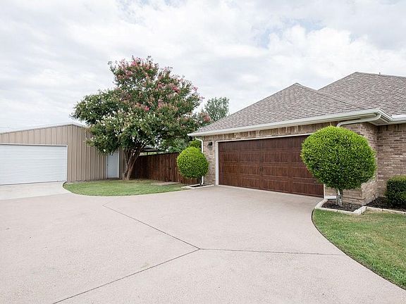 2nd image of 1108 E Sharpshire Dr