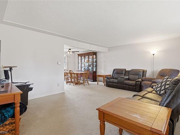 4th image of 372 Briar Lake Dr