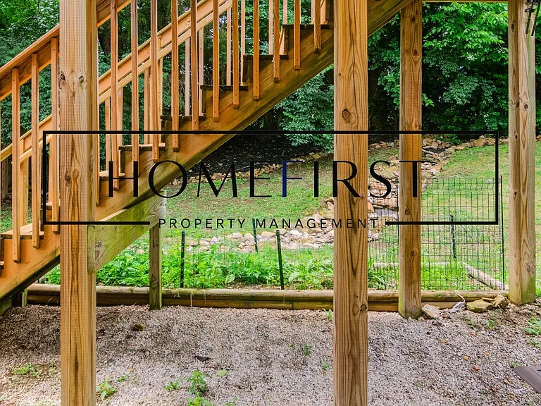 112 Newport Ln — Photo 46
