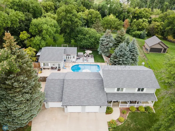 6927 Riverdale Dr, Horace, ND 58047