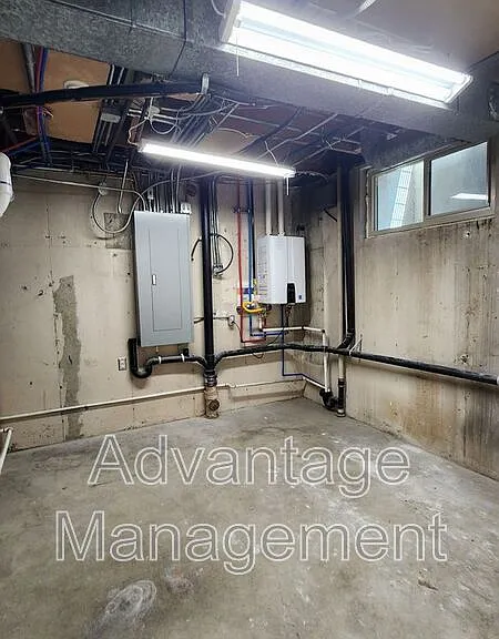 167 W Center Earnshaw #B — Photo 15