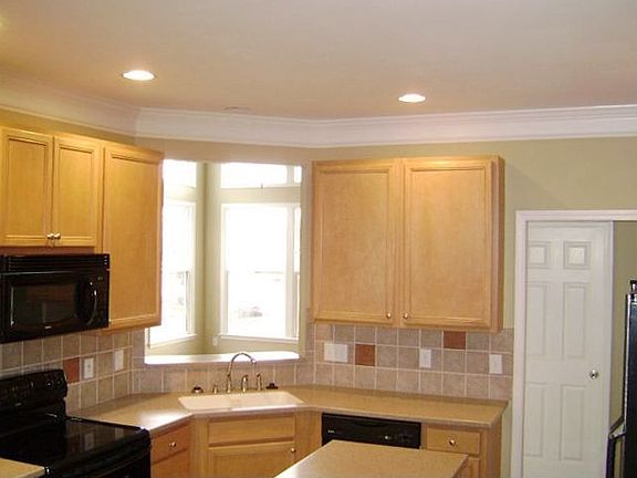 KITCHEN WITH CUSTOM CABINETS
