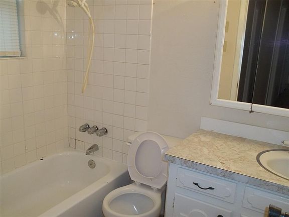 5th image of 206 Doris St