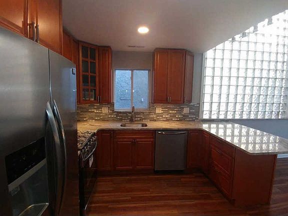 4th image of 2036 Wallace St #2
