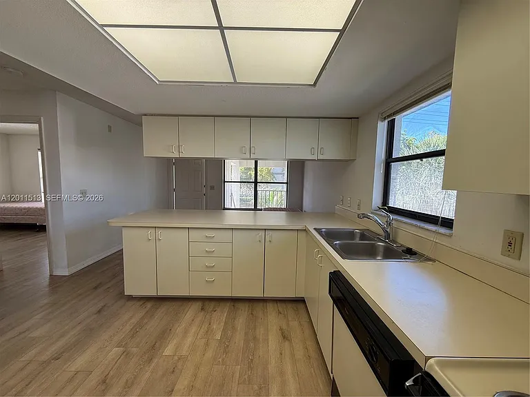 123 SW 47th Ter #201 — Photo 9