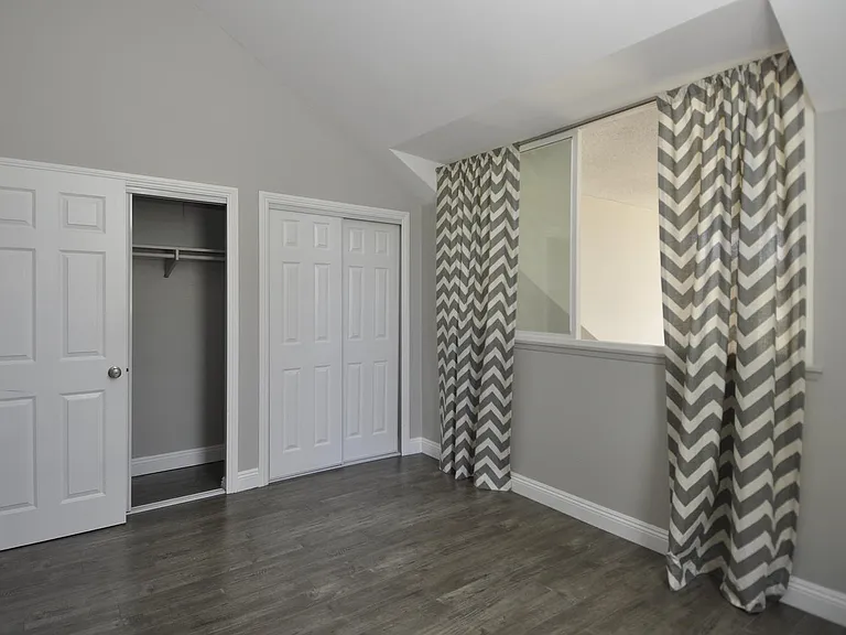 4022 Layang Layang Cir #1 — Photo 23