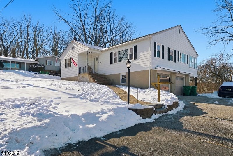 1st image of 32 Willow St