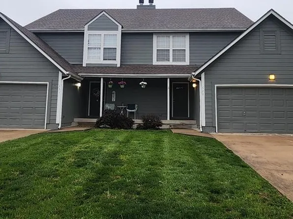 629/631 NE Swann Cir, Lees Summit, MO 64086