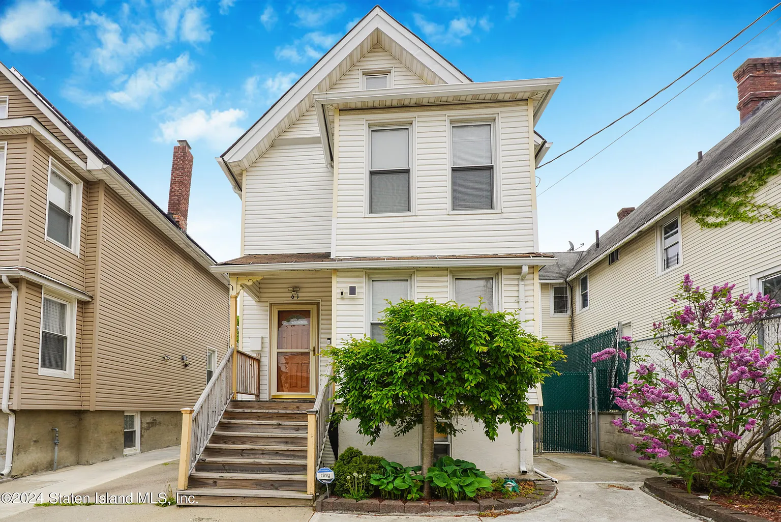 61 Union Ave photo 1