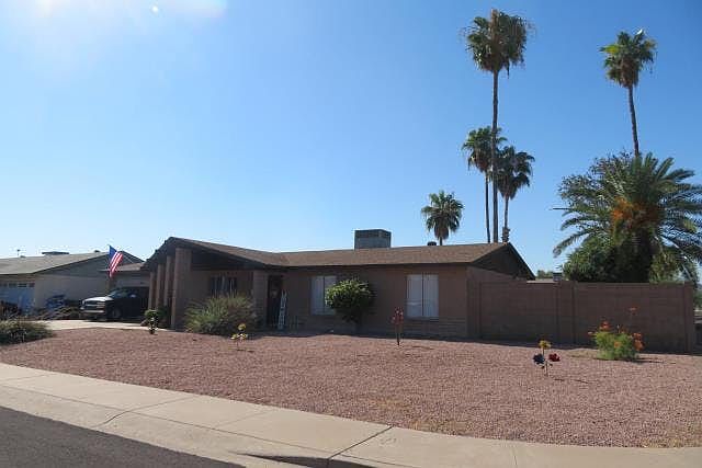 2nd image of 3235 E Altadena Ave