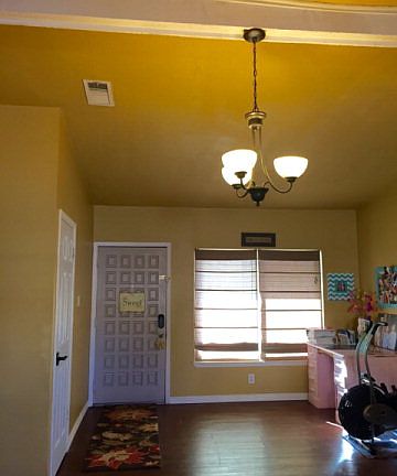 5th image of 8600 Holiday Dr