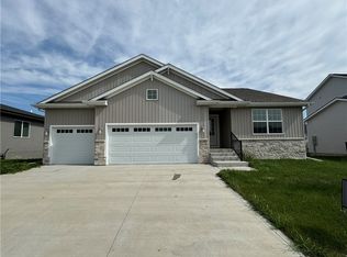 6060 Martin Dr, Pleasant Hill, IA 50327